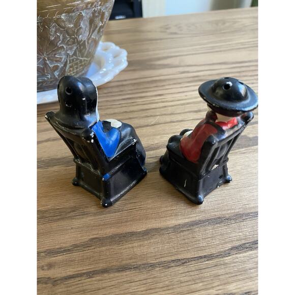 Antique Victoria Ceramics Amish Couple Salt And Pepper Shakers Rocking Chairs - Picture 4 of 6